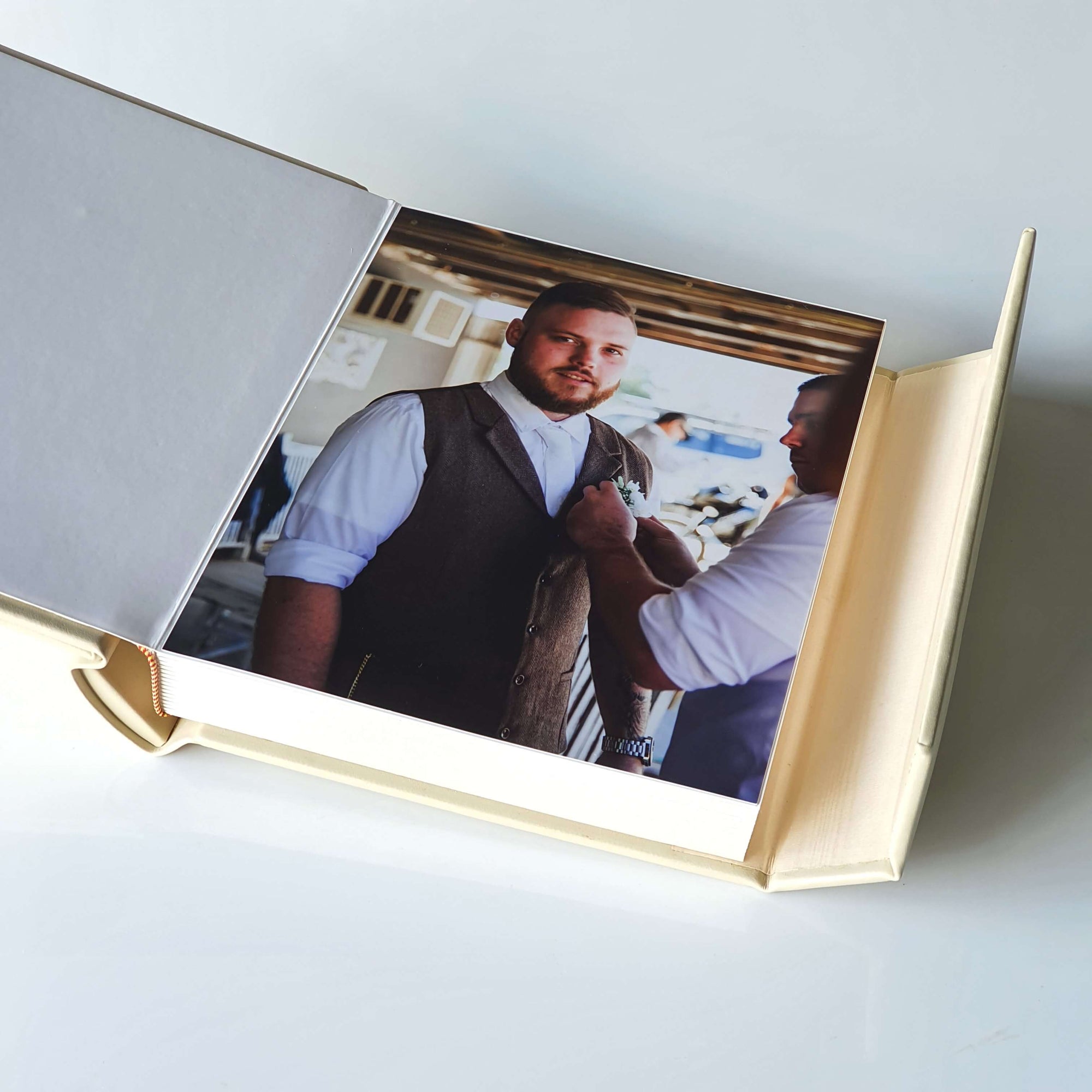 <strong>- 50% off  - FINAL STOCK -</strong>  5x7"- 20 photo - Classic Flip Cover Peel'n'Stick Photo Album - VERTICAL ivory The Photographer's Toolbox PD Custom Product  The Photographer's Toolbox