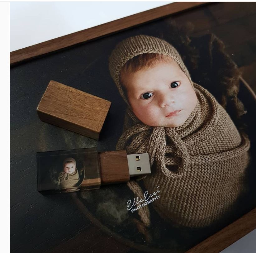 Crystal USB with Maple or Walnut Wood Lid The Photographer's Toolbox USBs 23.00 The Photographer's Toolbox